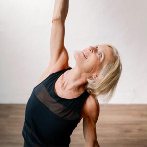 Hillary Bardwell teaching yoga at The Yoga Barre in Lakewood Ranch, FL – RYT 500 yoga instructor specializing in Vinyasa Flow and yoga therapy.